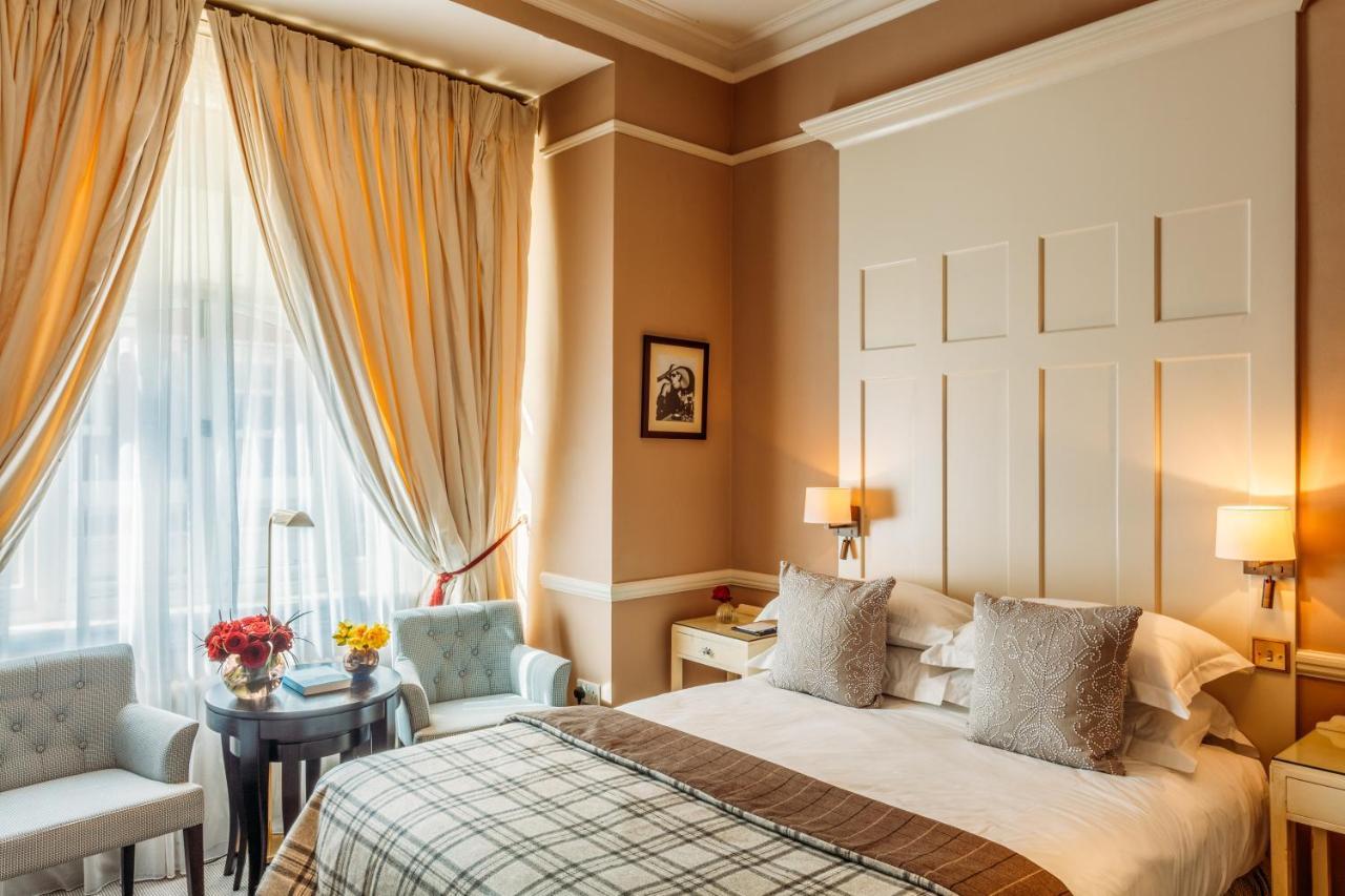 Superior Queen Room at 11 Cadogan Gardens
