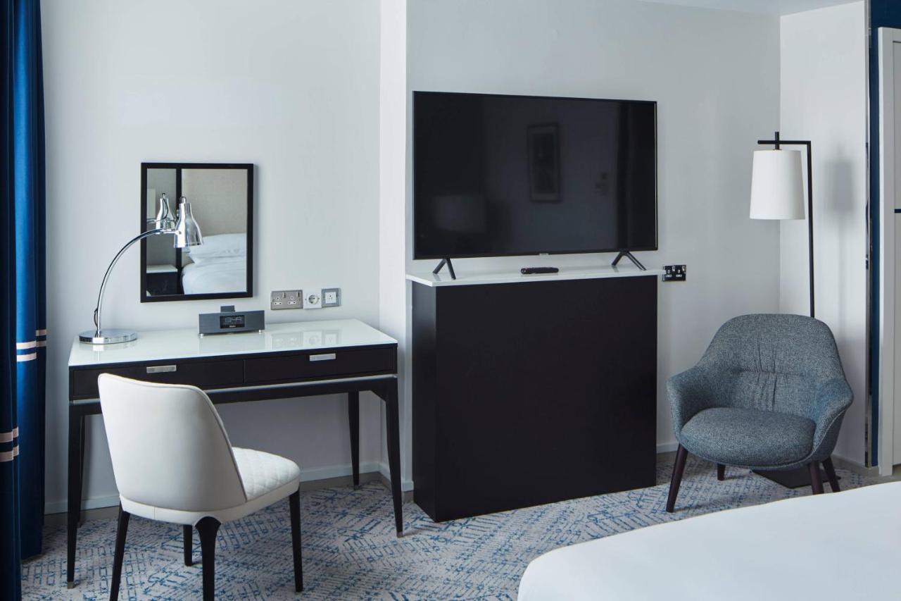 Superior Guest Room One King Bed Grosvenor Square View