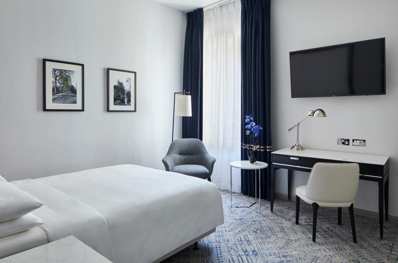 Classic Guest Room One Queen Bed