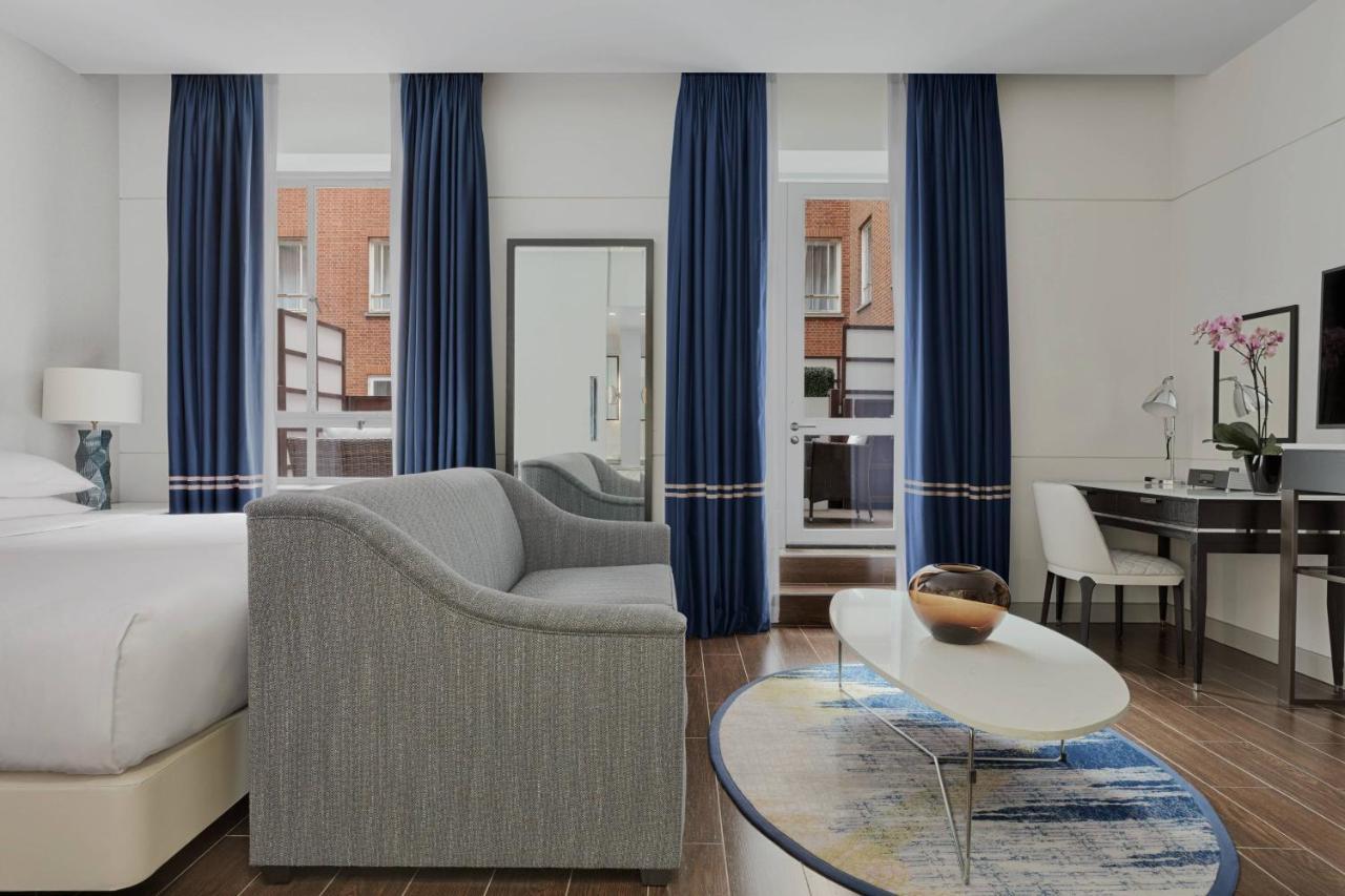 Junior King Suite Balcony M Club Lounge Access