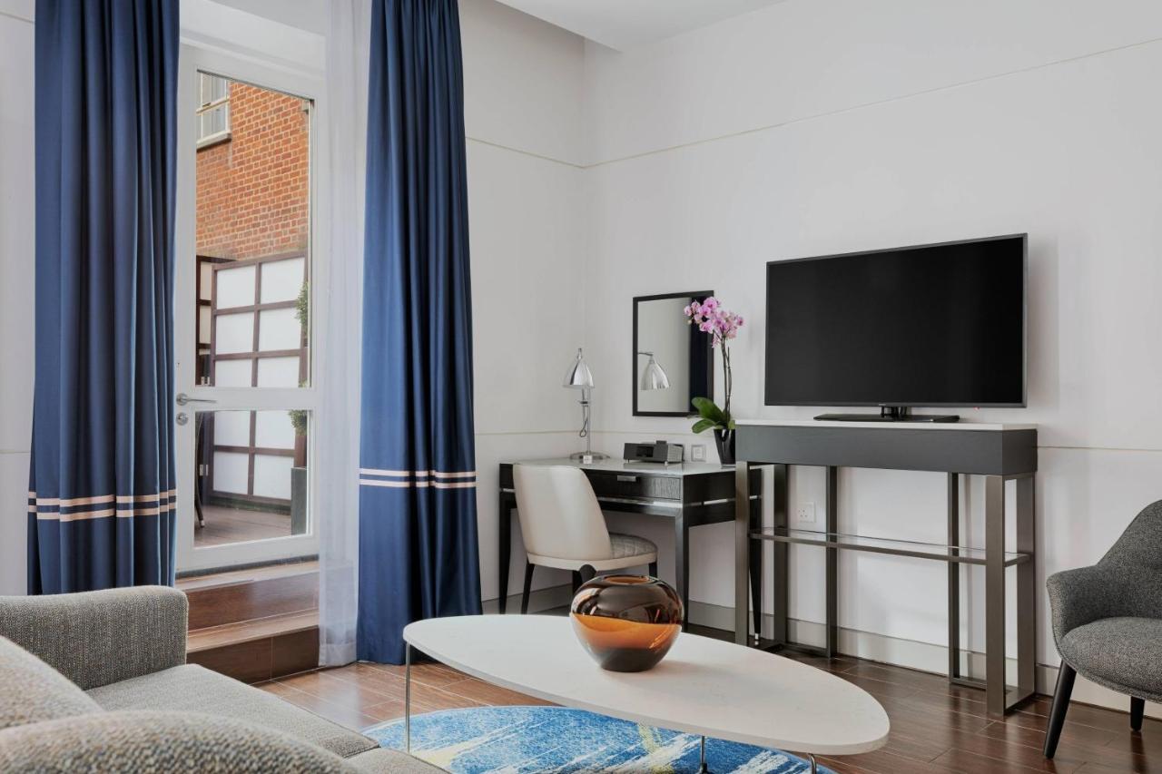 Junior King Suite Balcony M Club Lounge Access
