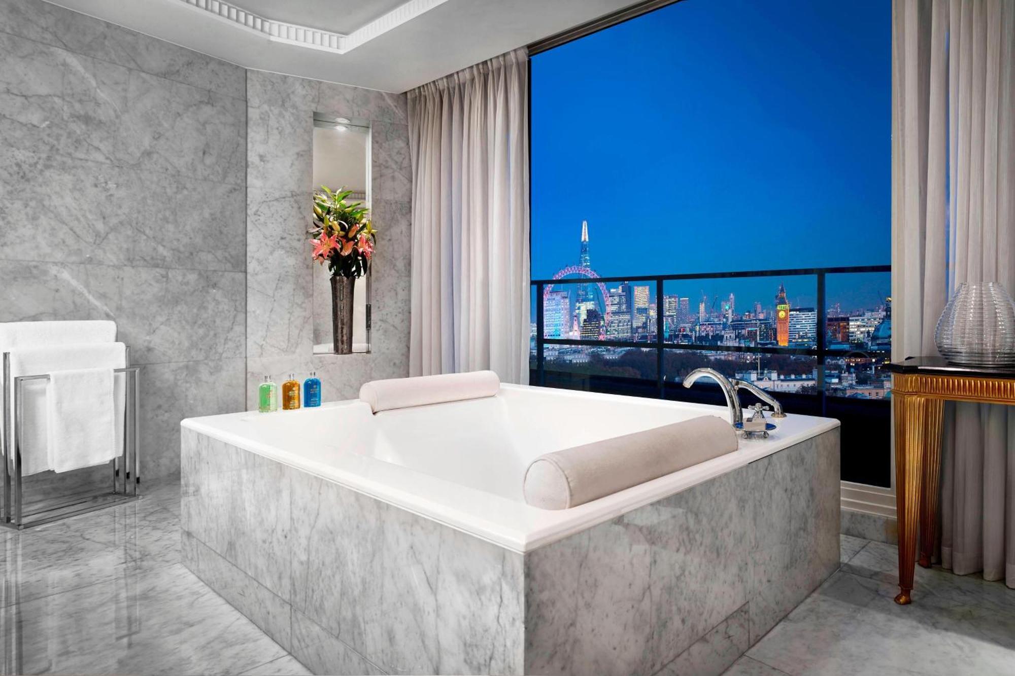 Lowndes Suite, 2 Bedroom Penthouse Suite, Skyline view