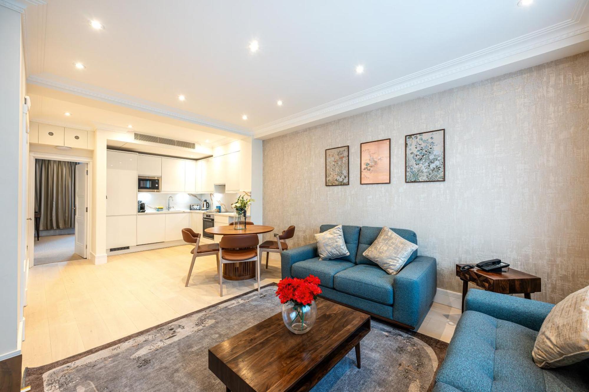 Two-Bedroom Deluxe Apartment with Balcony