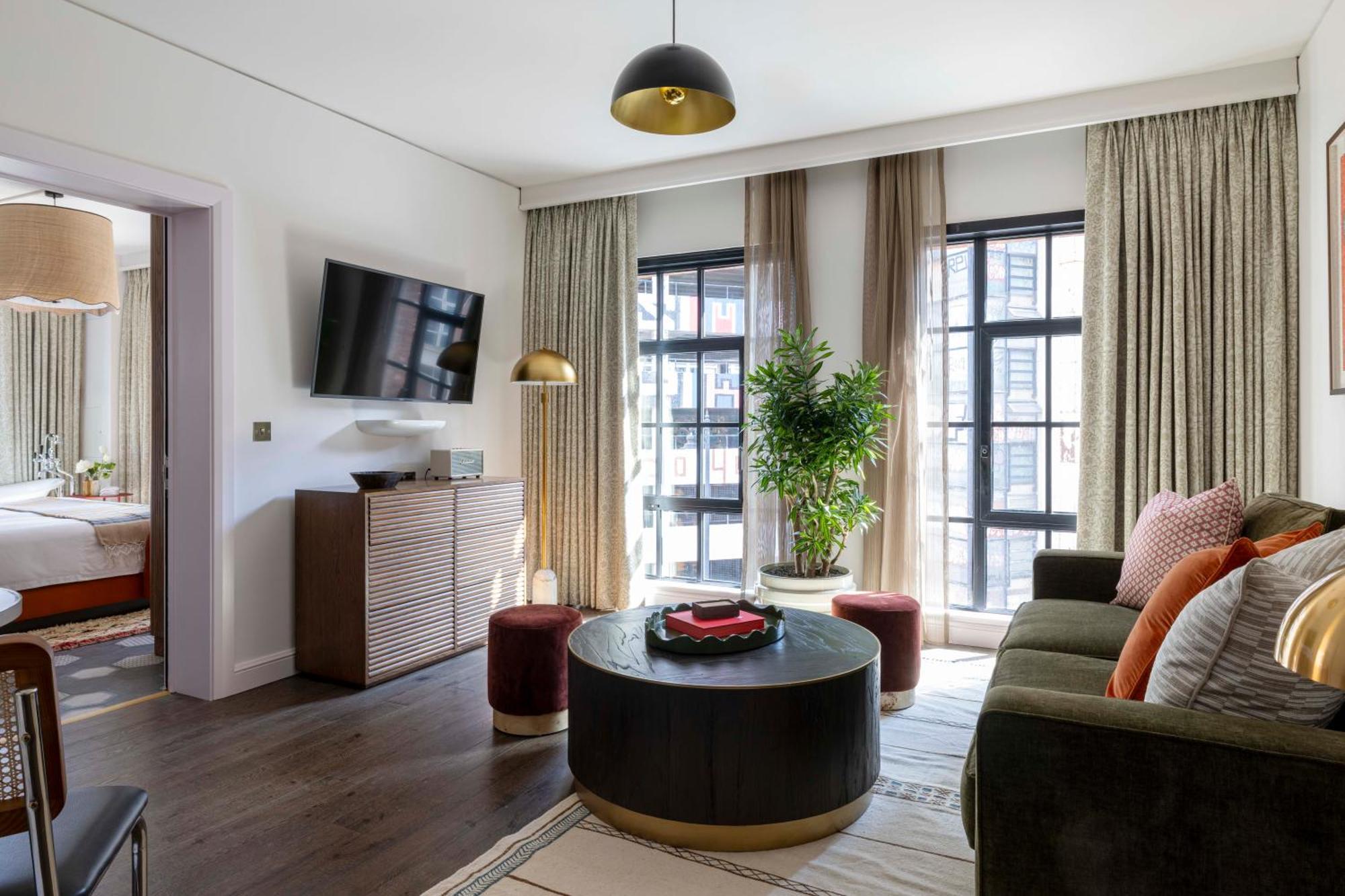 Deluxe One-Bedroom Suite