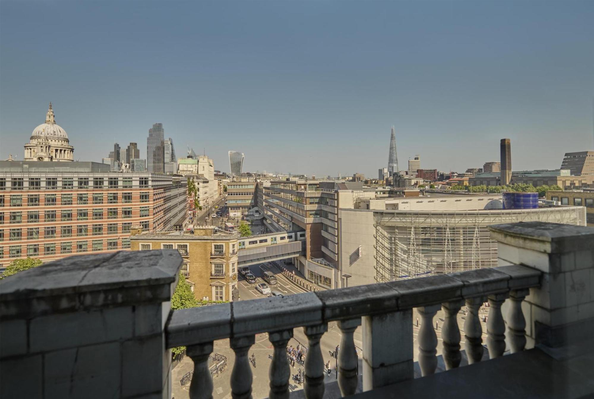 Executive Suite with City View