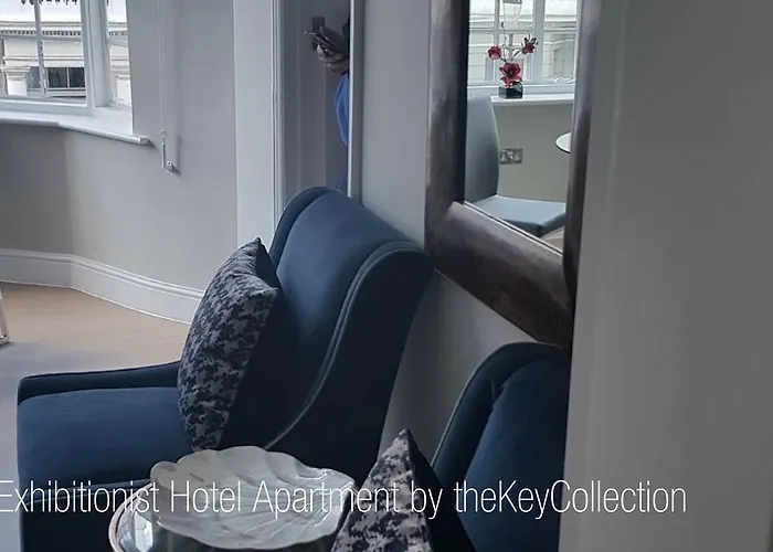 London Hotels 5 StarExhibitionist